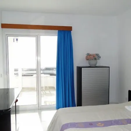 2 Bedroom Aprt Ocean View Apartment *