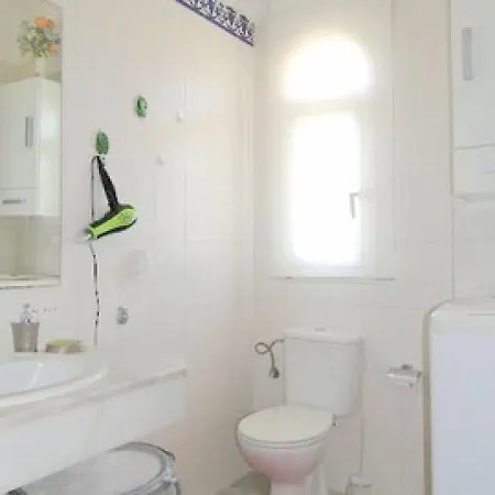 2 Bedroom Aprt Ocean View Apartment *